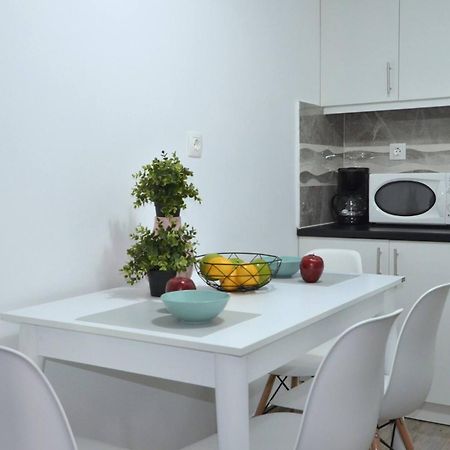 A Spacious Minimal Apatment At Chalandri Αθήνα Εξωτερικό φωτογραφία